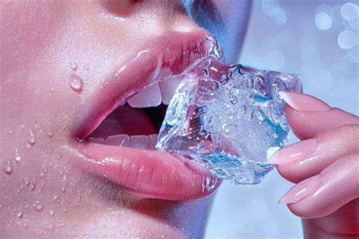 Can we apply ice on lips?